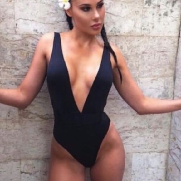 BLACK ONE-PIECE LINED SWIMSUIT WITH BELT - Picture 2 of 7